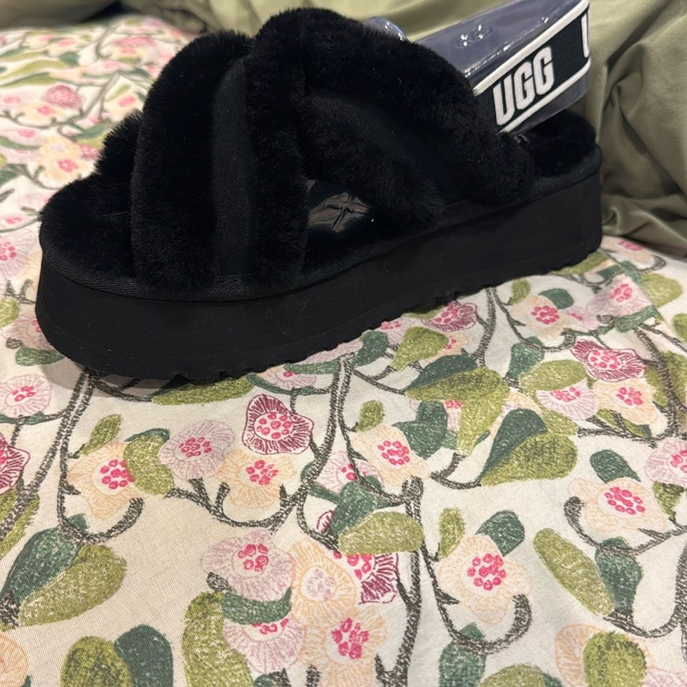 UGG Women's Black Fuzzy Slippers